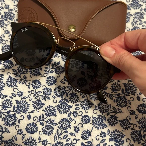 Rayban glasses with case - Picture 2 of 9